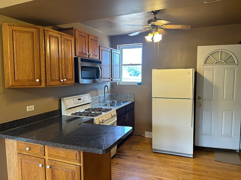 1520 W 80th St #3 — Photo 15