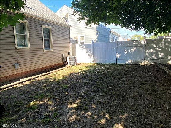 3rd image of 5907 Forest Ave
