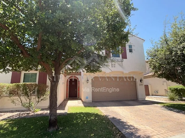 945 W Yellowstone Way — Photo 2