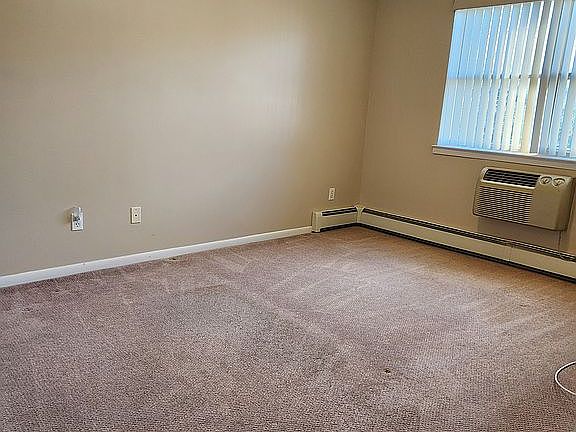 5th image of 407 Cambridge Ct