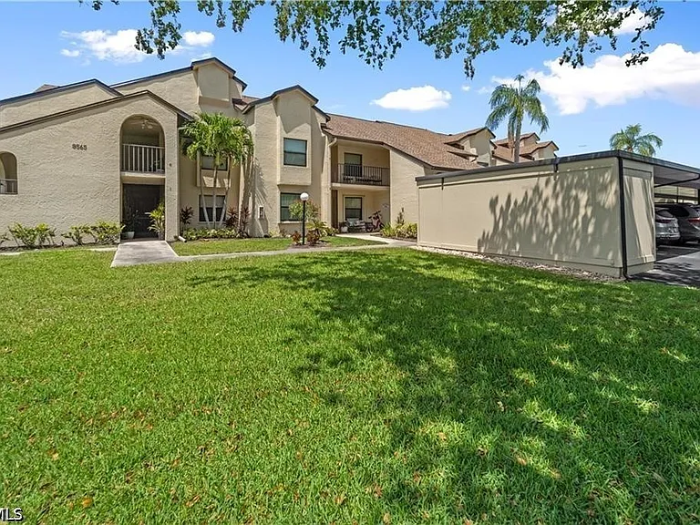 8565 Charter Club Cir #6 — Photo 3