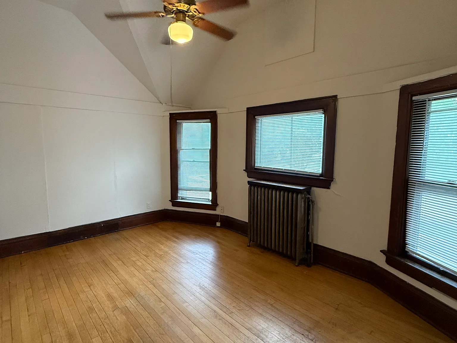 4 bed, 1099 sqft, $3,650 — Photo 2
