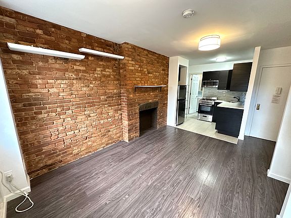 5th image of 326 E 6th St APT 11