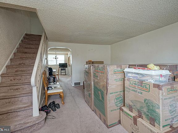 3rd image of 121 E Walnut Park Dr