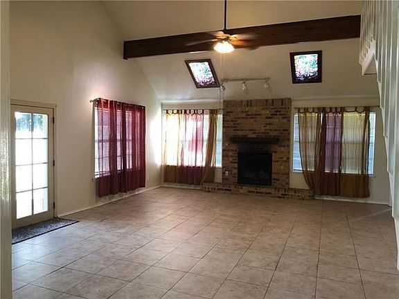 3rd image of 220 Woodridge Blvd