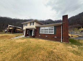 1016 Plum Ln, Oakwood, VA 24631