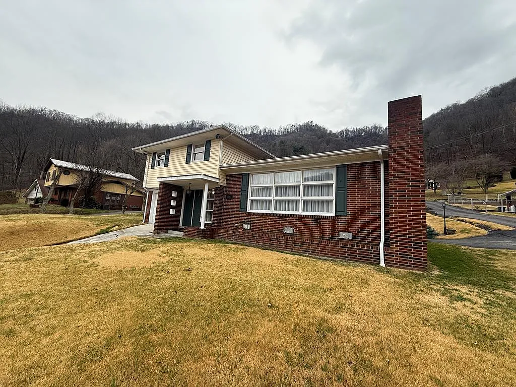 1016 Plum Ln photo 1