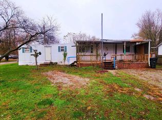 406 N Sycamore St, Iuka, IL 62849