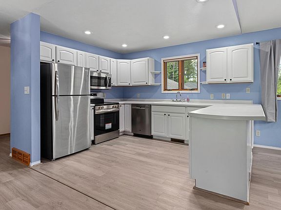 2nd image of 2681 Pine Pl