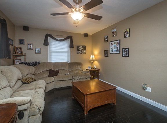 3rd image of 2960 Legion Park Dr