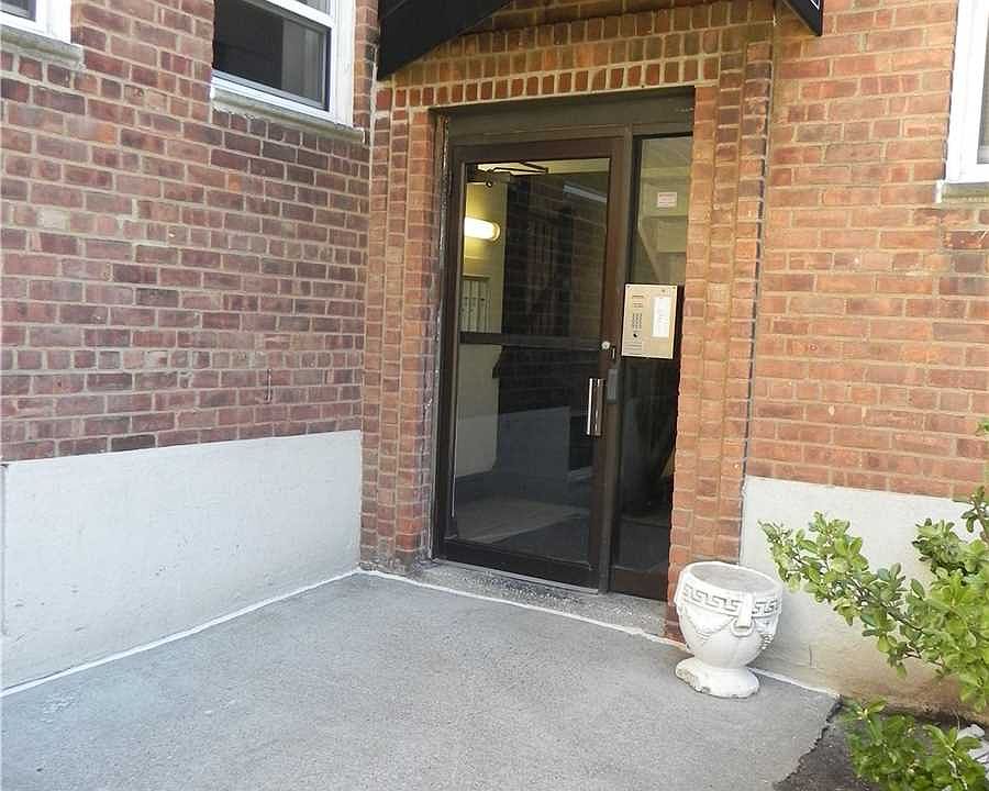 1st image of 17 Schenck Ave APT 1A