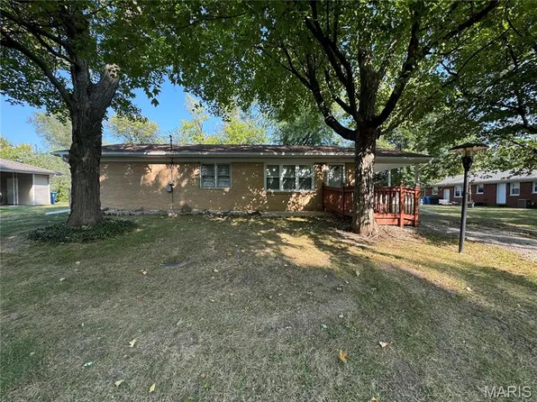 10 Carolyn St, Glen Carbon, IL 62034