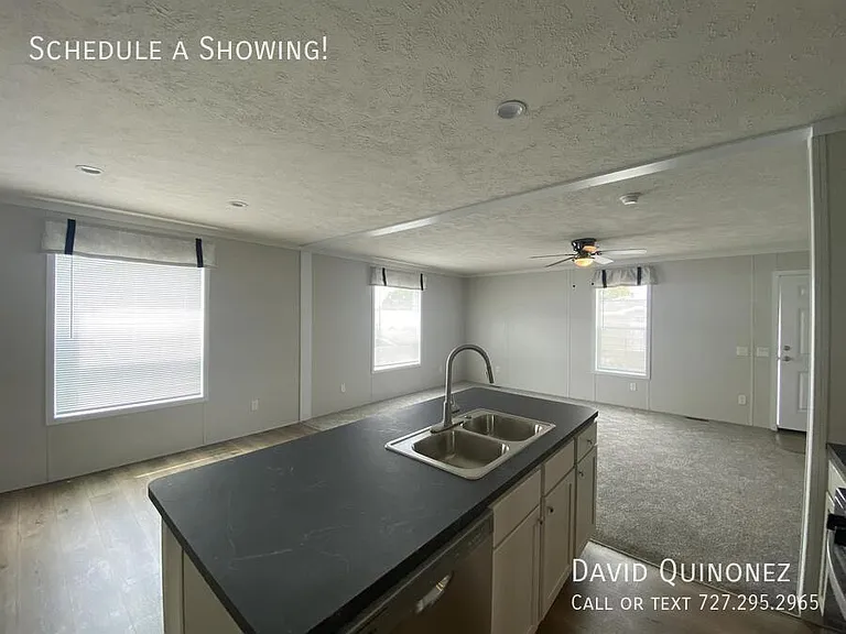 112 Murray Dr — Photo 2
