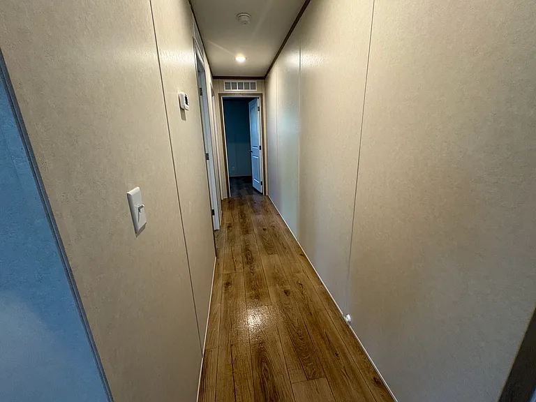 437 Selkirk Dr — Photo 6