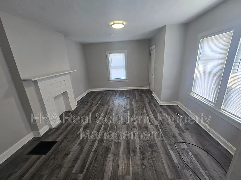 3 bed, 1.5 bath, 1286 sqft, $1,450 — Photo 2