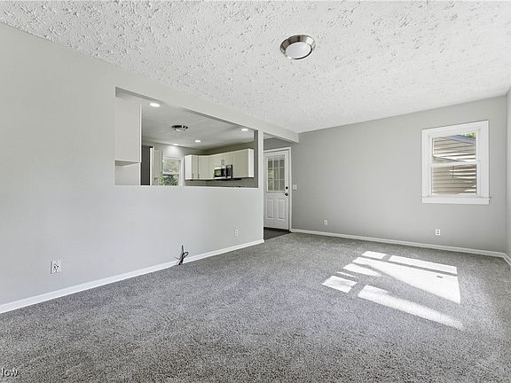 4th image of 2845 Byron Dr