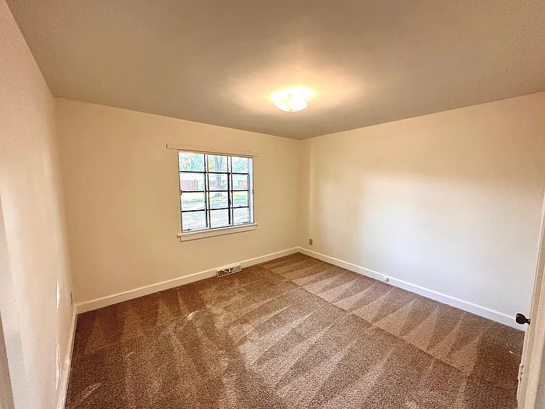 324 Elmhurst Rd — Photo 10