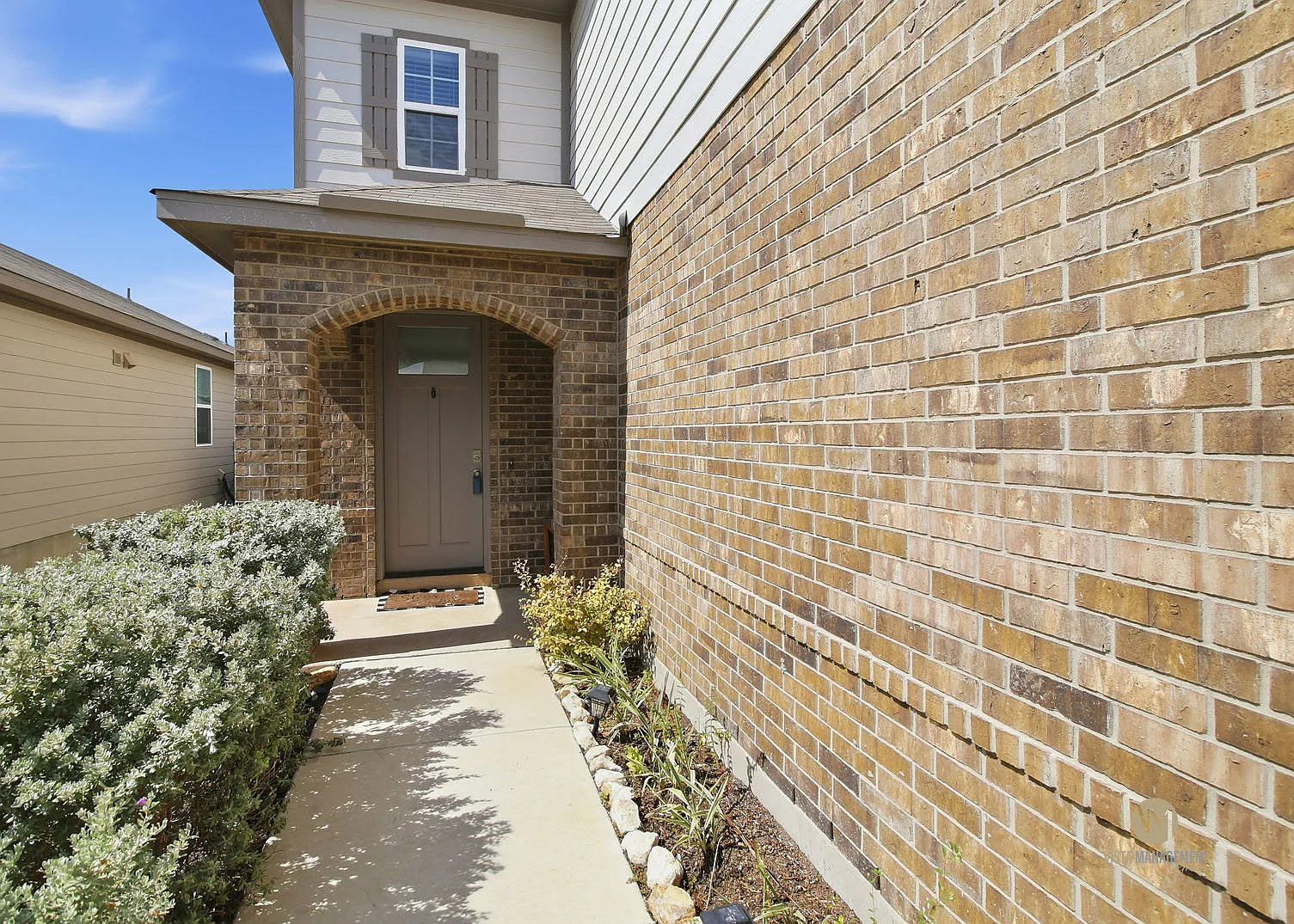 4 bed, 2.5 bath, 2086 sqft, $2,245 — Photo 2