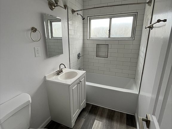 5th image of 4028 W 137th St APT F