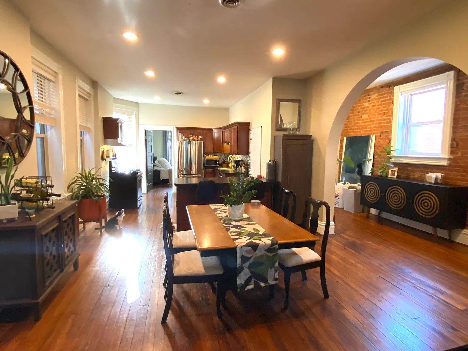 1 bed, 1300 sqft, $1,300 — Photo 4