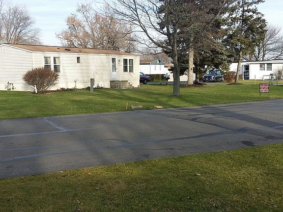 3rd image of 911 Sycamore Dr.
