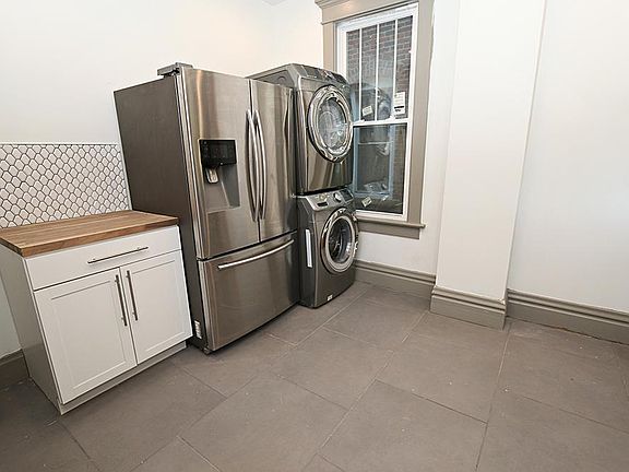 3rd image of 1435-1437 E Long St