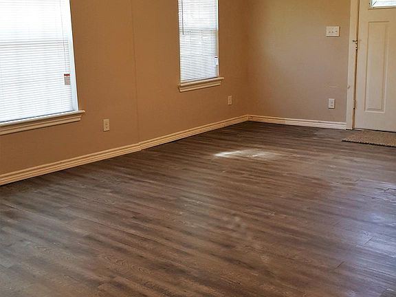 living room/dining room combo