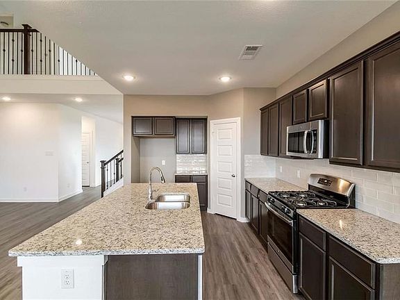 3rd image of 1276 Greenbelt Dr