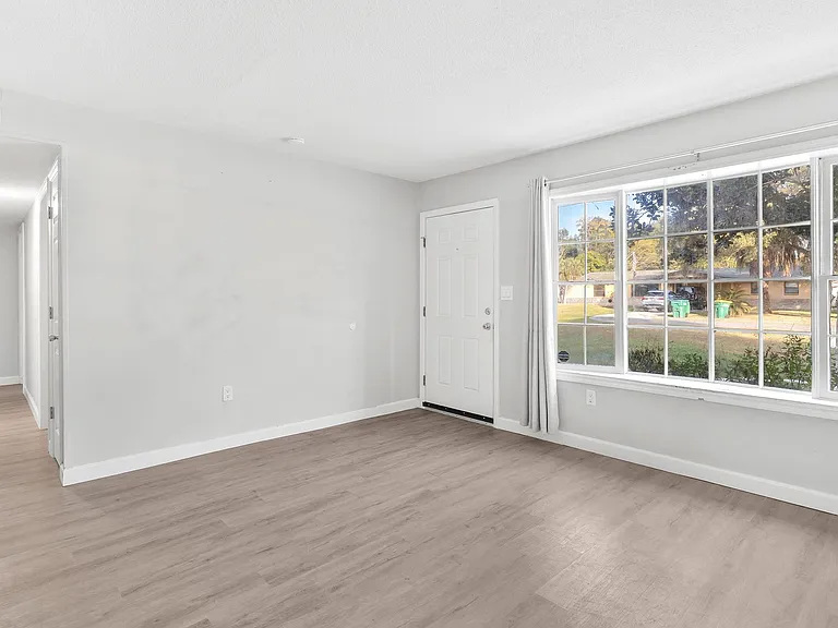 500 College Ave — Photo 12
