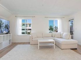 8889 Caminito Plaza Centro