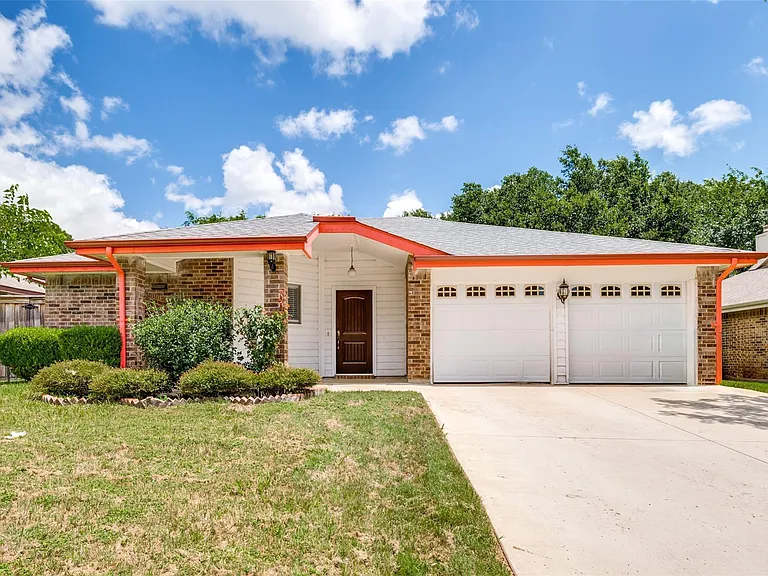 405 Myrtle Dr — Photo 1