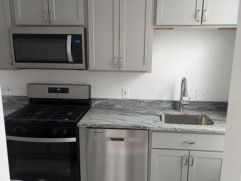 1300 Summit Ave #3 — Photo 18