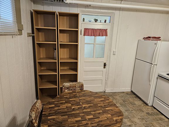 3rd image of 401 Onyx St #11136602