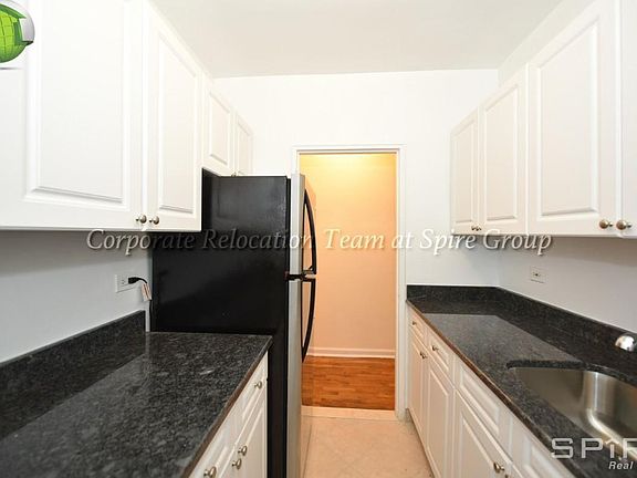 4th image of 3091 Crescent St APT 2M