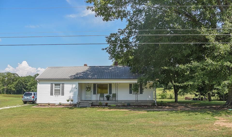 1st image of 213 Marshall Cir