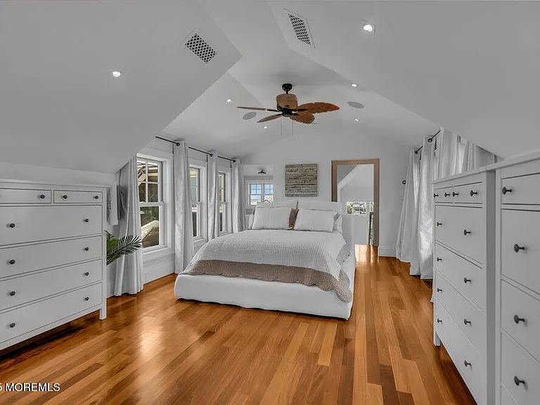 985 Ocean Ave — Photo 152