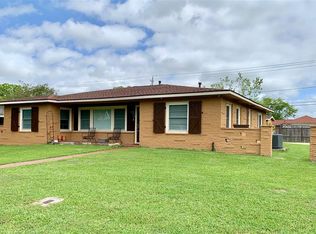 1402 W 9th St, Freeport, TX 77541