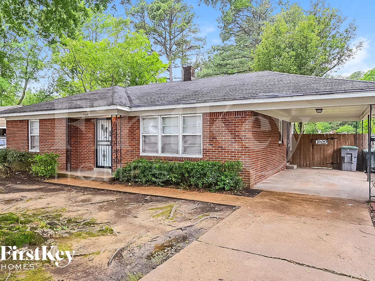 3 bed, 1.0 bath, 1010 sqft, $1,215 — Photo 1
