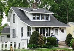 1st image of 812 8th Ave N