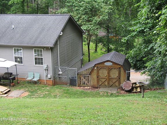 3rd image of 323 Forest Hills Dr