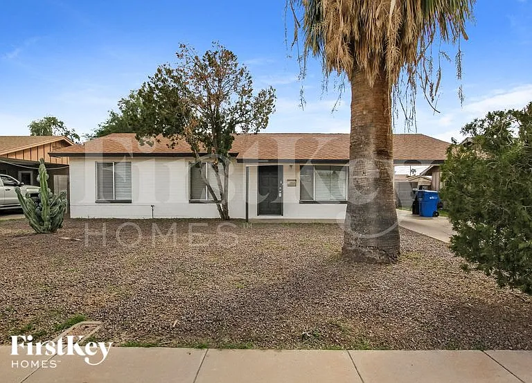2041 W Windrose Dr — Photo 1
