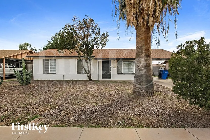 2041 W Windrose Dr