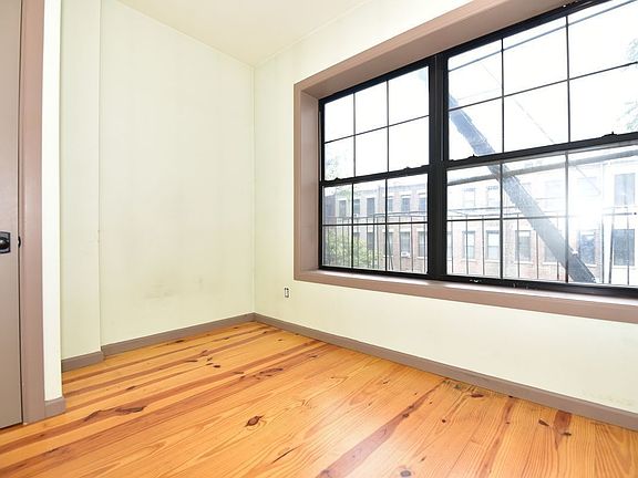 3rd image of 209 W 135th St #3A