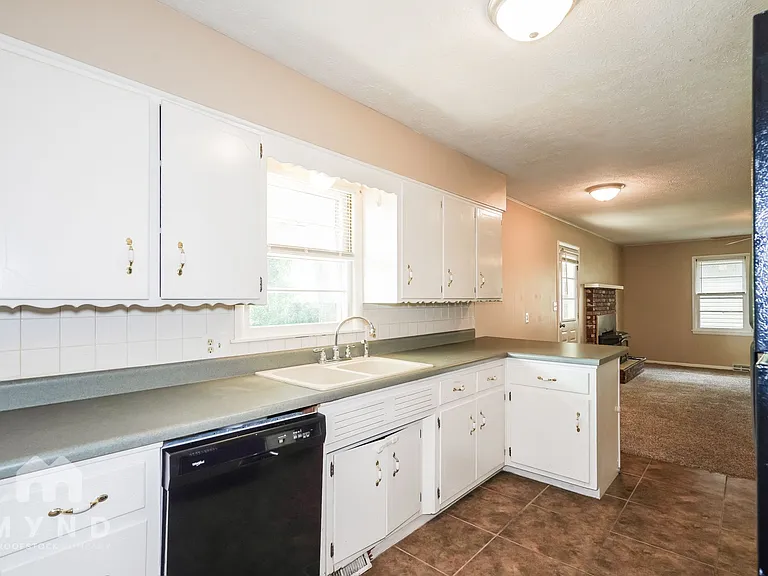 1258 E Edgewood St — Photo 7