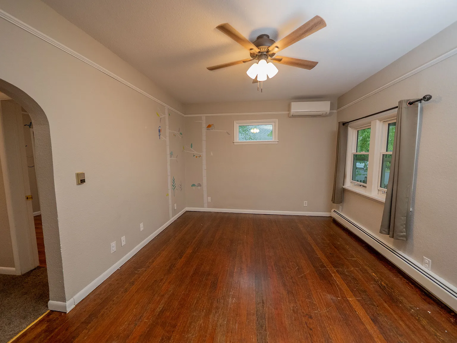 2 bed, 784 sqft, $2,400 — Photo 2