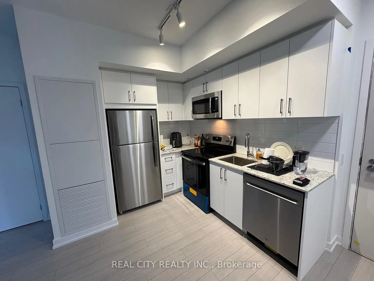 2 bed, $2,750 — Photo 1