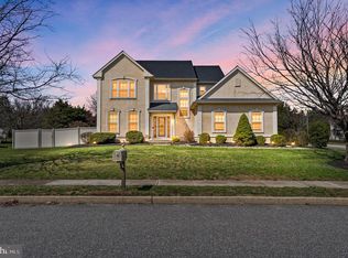 9 Waters Edge Dr, Delran, NJ 08075