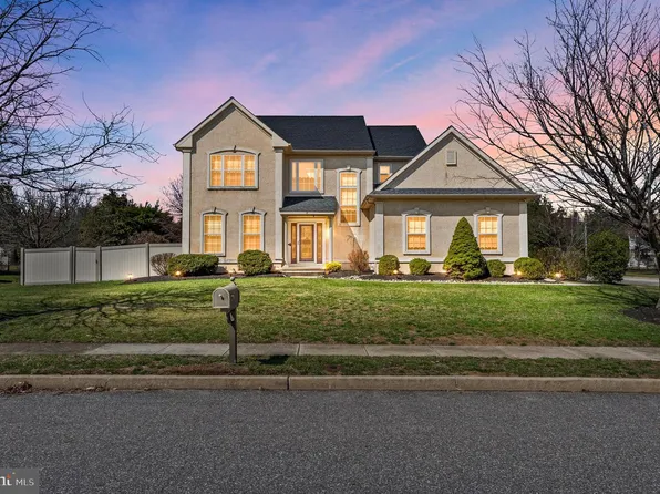 9 Waters Edge Dr, Delran, NJ 08075