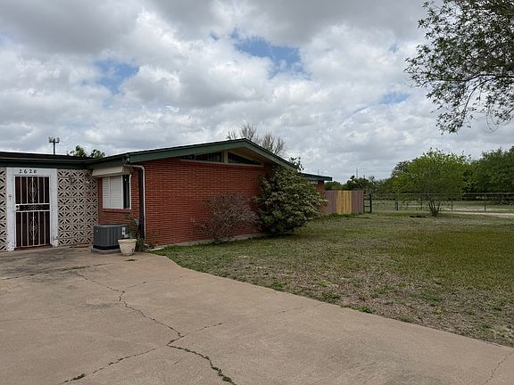 2nd image of 2628 Bothwell Rd