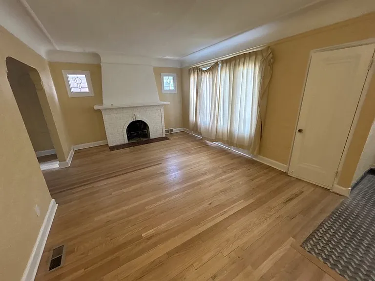 17409 Warrington Dr — Photo 4